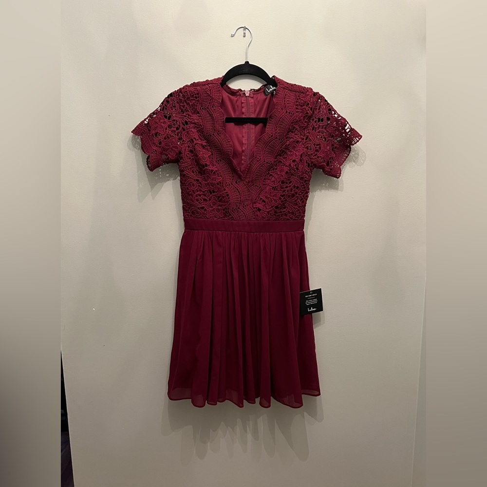 Lulu’s Dress-Burgundy with lace short-sleeves. Size small